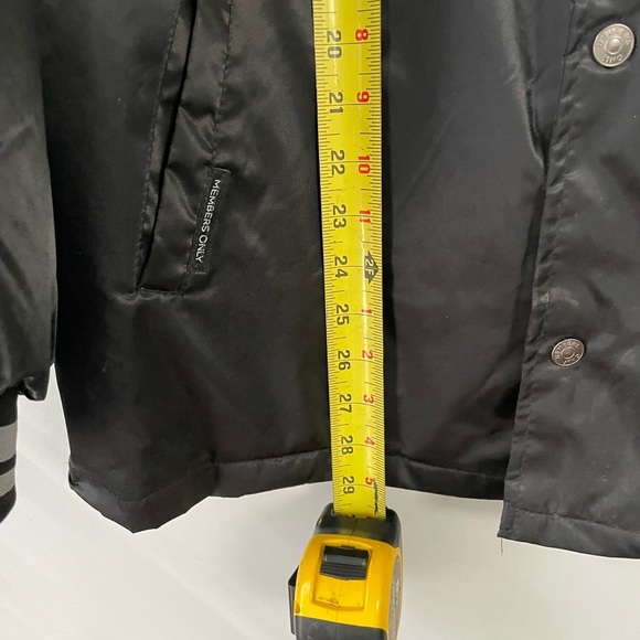 Members Only, Medium, satin sheen windbreaker type collared black jacket unisex - Picture 5 of 9
